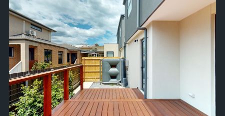 Fresh, Modern, and Minutes from the Beach - Photo 5