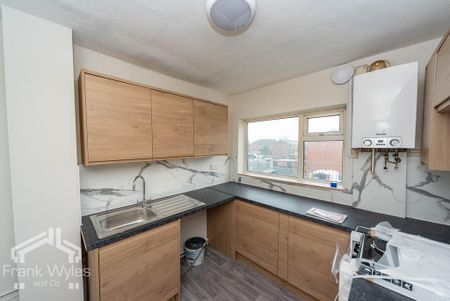 3 bedroom maisonette to rent - Photo 4