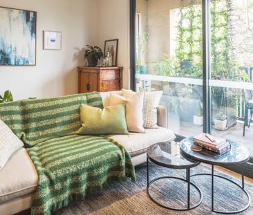 Superior 2 Bedroom Townhouse Style Apartment - Photo 3