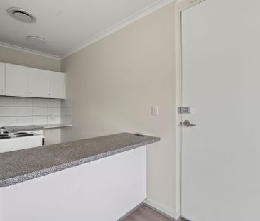 Studio Living in the Heart of St Kilda - Photo 3