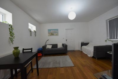 2 bedroom Flat in Kelso Street, Leeds - Photo 4