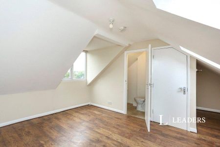 3 bedroom flat to rent - Photo 3