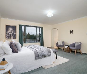 Short Term Lease 6 - 8 months - Spacious Family Home in Quiet Cul-d... - Photo 3