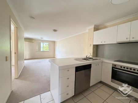 Near City 2 bed 2 bath 2 car spaces - Photo 2
