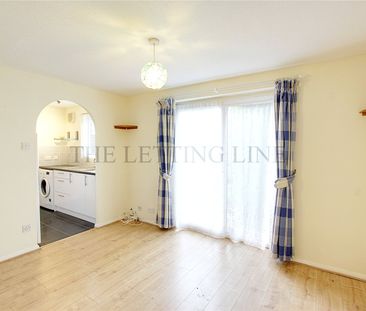 Woodfield Close, Enfield, Middlesex, EN1 2AZ - Photo 2