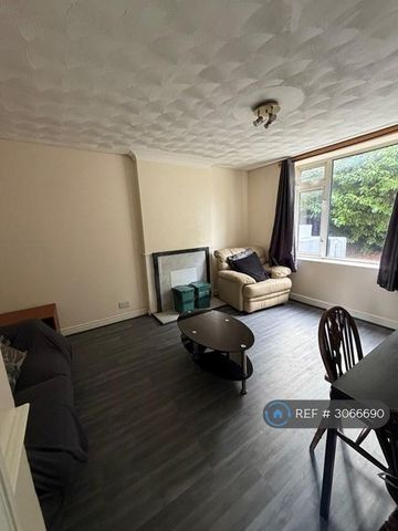 2 bedroom semi-detached house to rent - Photo 2
