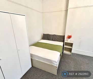 5 bedroom semi-detached house to rent - Photo 4