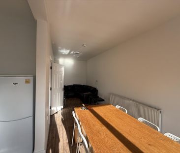 6 bedroom detached house to rent - Photo 3