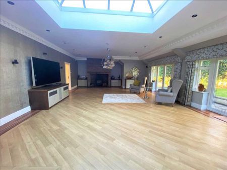 6 bedroom detached house to rent - Photo 2