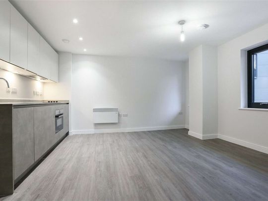A generous studio apartment in the city centre - Photo 1