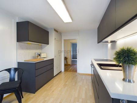 Central and modern - 4.5-room apartment in Degersheim - Photo 3