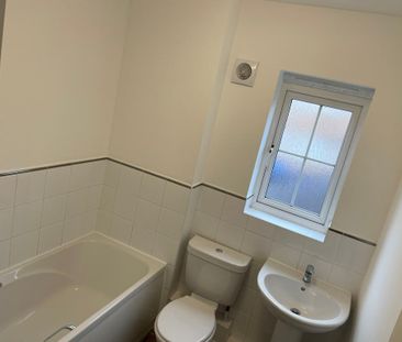 3 bedroom semi-detached house to rent - Photo 3