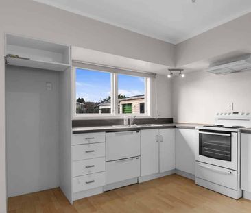 Family home, Lynmore School zoned - Photo 5