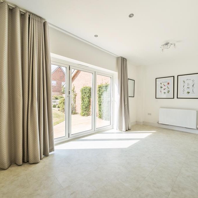 3 bedroom detached house to rent - Photo 1