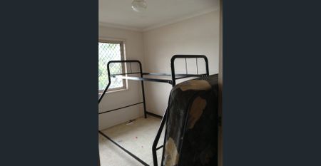 Quiet & Convenient Townhouse Living in Beenleigh - Photo 2