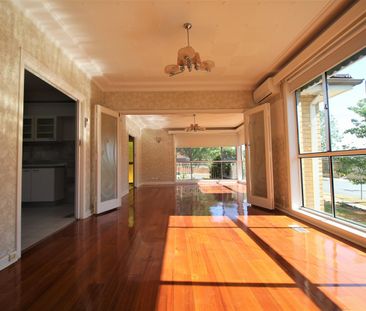 SPACIOUS FAMILY HOME WITH CITY VIEWS - Photo 1