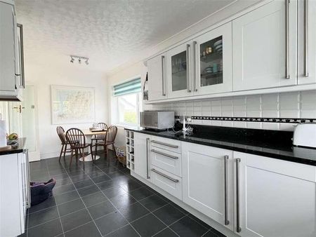 Lewarne Road, Newquay, TR7 - Photo 2