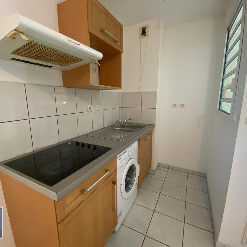 Location Appartement 1 pièce 25m² ST DENIS 97400 - Photo 1