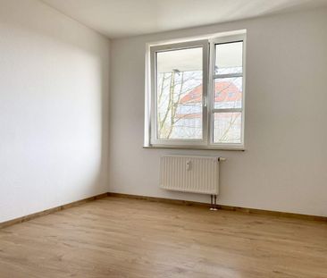 Helle 2-Raumwohnung mit Balkon und Einbauküche in Schloßchemnitz zu... - Photo 2