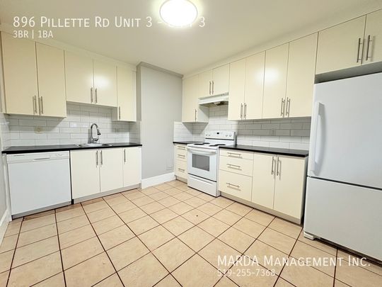 STUNNING 3BEDROOM/1BATH APARTMENT WITH MODERN UPGRADES + HYDRO & GAS - Photo 1