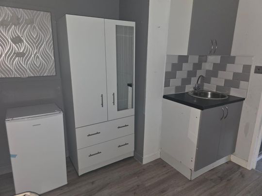 Humes Avenue, London W7 - Photo 1