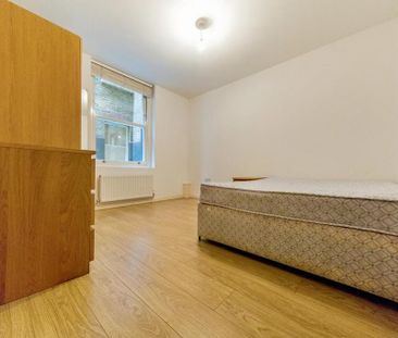3 bedroom flat to rent - Photo 4