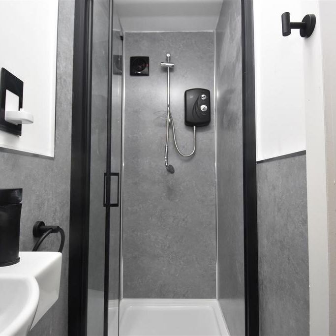 6 bedroom house to rent - Photo 1