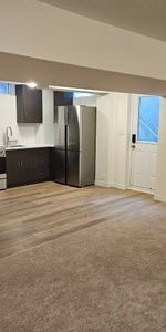 1,300-sqft Studio, 1-Bath + 2 Parking/AC/Private Laundry Inc - Photo 4