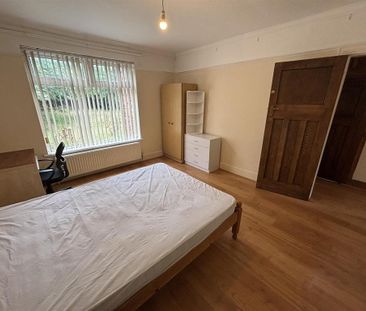 3 bedroom private hall to rent - Photo 2