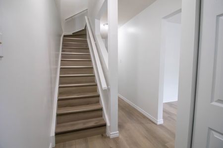 3-Bedroom Townhome with Backyard & Parking in Welland! - Photo 5