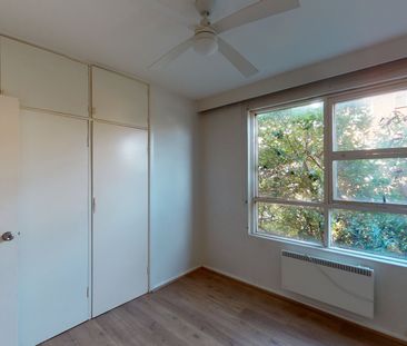 Conveniently close to transport!!! - Photo 2