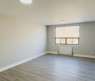 1500 Eglinton Ave W — Bachelor - Photo 3