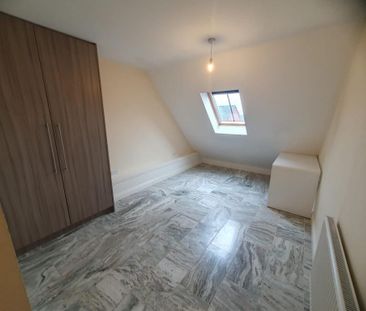 3 bedroom flat to rent - Photo 2
