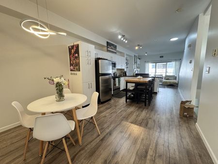935 Ewen Avenue town house — New Westminster, BC (4-Bedroom) - 4 Bedroom - Photo 2