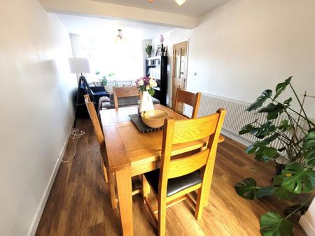 3 bedroom semi-detached house to rent - Photo 4