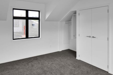 3 Bedroom Townhouse - Photo 2