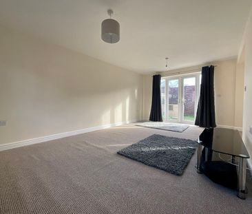 2 bedroom Semi-Detached House to let - Photo 1