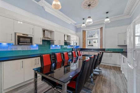 13 bedroom terraced house to rent - Photo 3