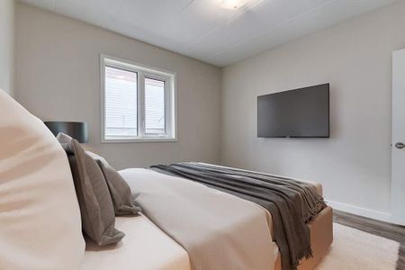 Renovated Suite - 2 Bedroom - Photo 3