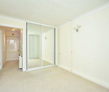 1 bedroom retirement property to rent - Photo 6