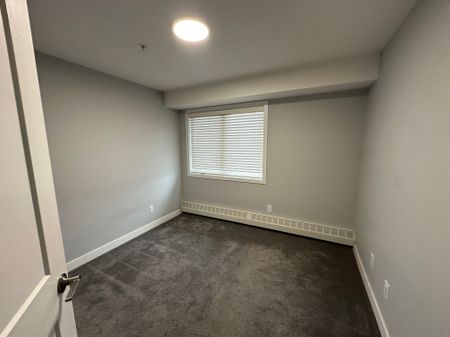 1 bed with Laundry in Sylvan Lake! Flat rate utilities! - Photo 4