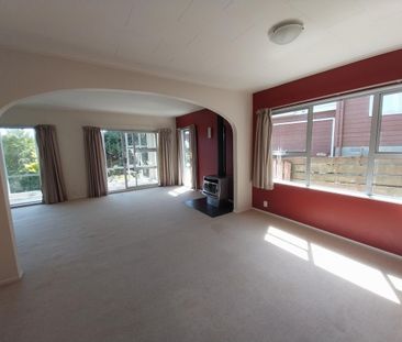 Large Sunny Karori Home For Rent - Photo 2