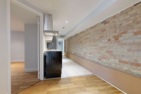 For Lease - 470 Oriole Parkway Unit# Apt 5, Toronto, Ontario - Photo 2