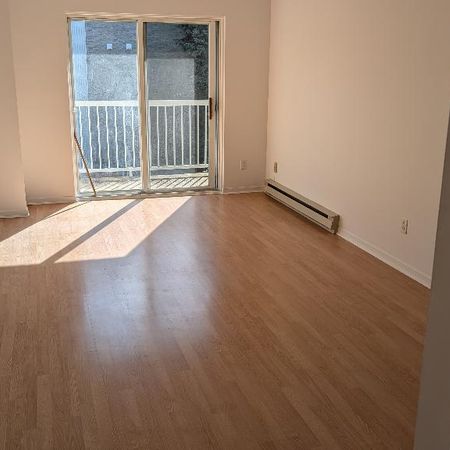 3 1/2 de qualité supérieure secteur haute Ville, libre immédiatement - Photo 3