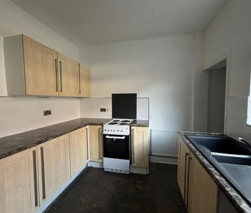 2 bedroom end of terrace house to rent - Photo 2