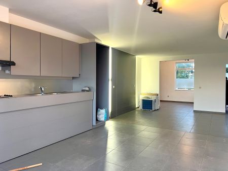 Woning met 3 slaapkamers en grote koer. - Foto 3