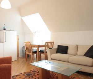 1 Bedrooms Flat to rent in Meadowside Apartments, Streatham Hill SW2 | £ 300 - Photo 1