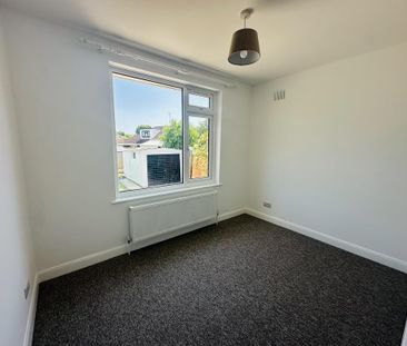 3 bedroom semi-detached bungalow to rent - Photo 4