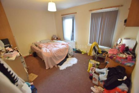 6 bedroom terraced house to rent - Photo 3