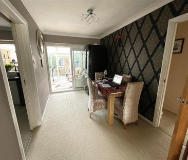 2 bedroom semi-detached bungalow to rent - Photo 3